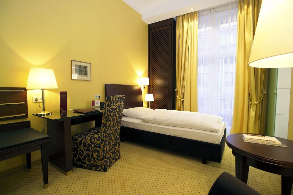 Kastens Hotel Luisenhof Hanovre Extérieur photo A single room