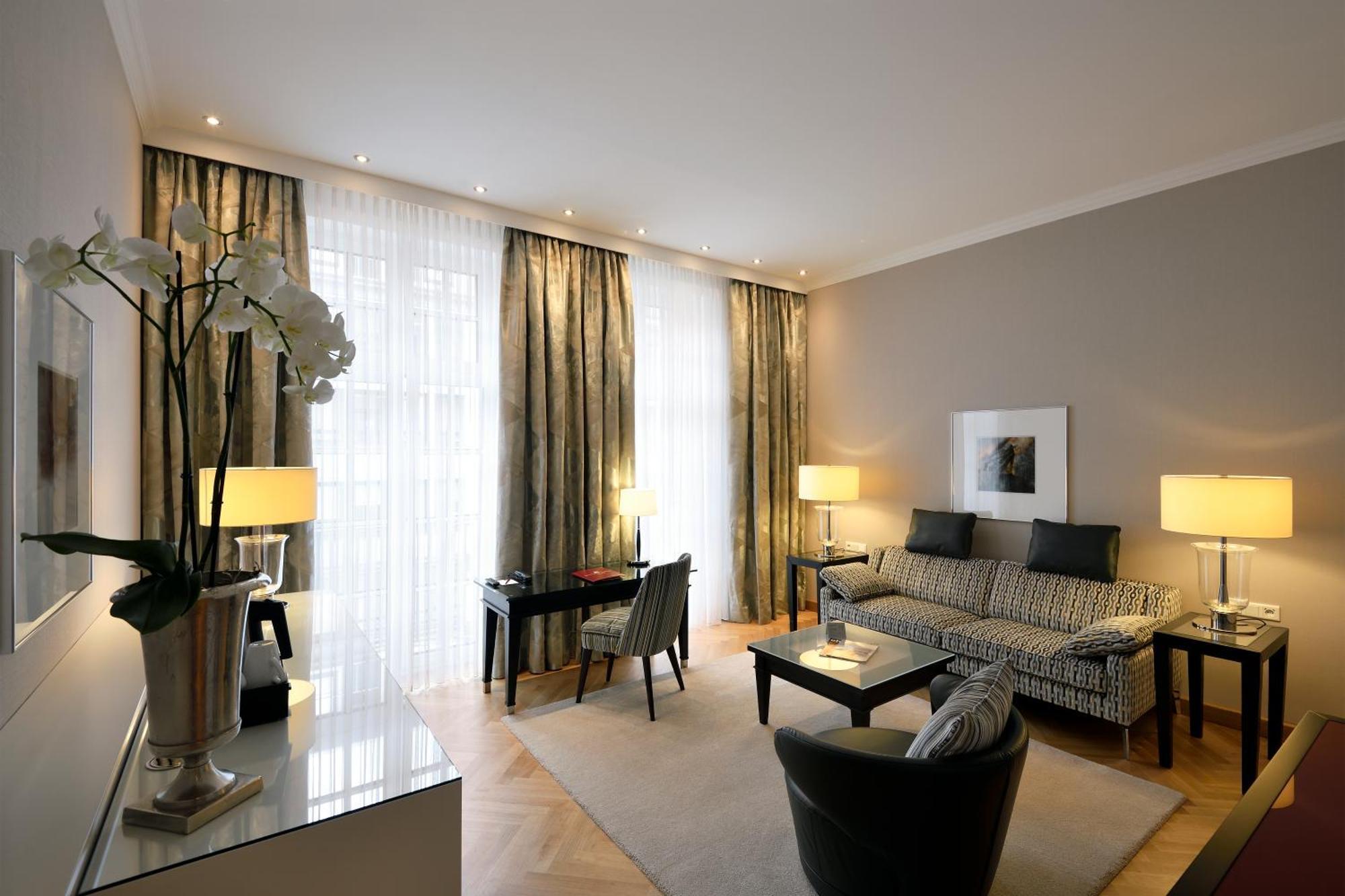 Kastens Hotel Luisenhof Hanovre Extérieur photo A suite at the Mandarin Oriental, Munich