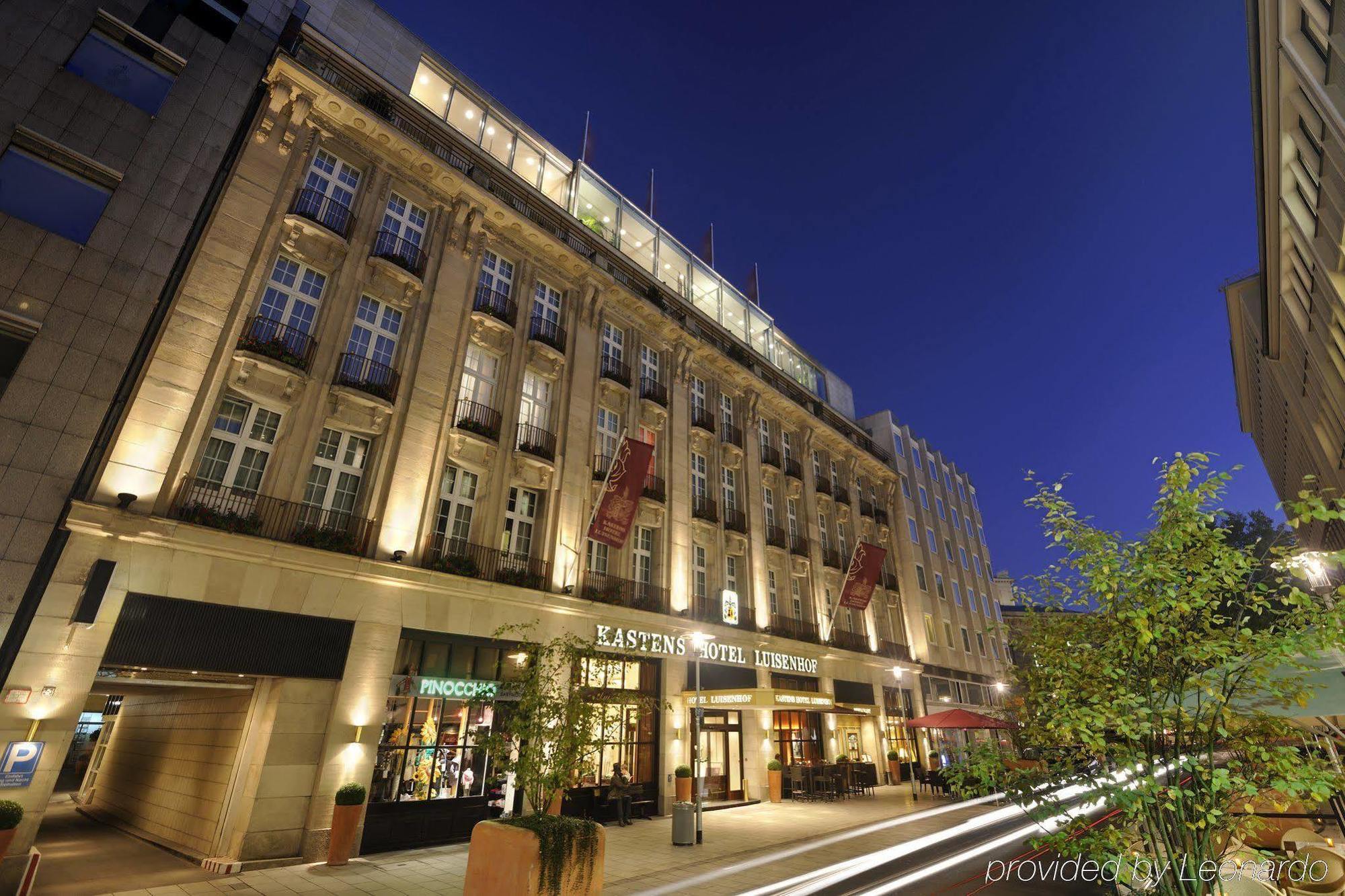 Kastens Hotel Luisenhof Hanovre Extérieur photo The hotel at night